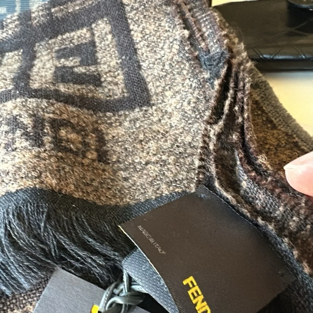 Fendi Unisex winter scarf - Picture 4 of 4